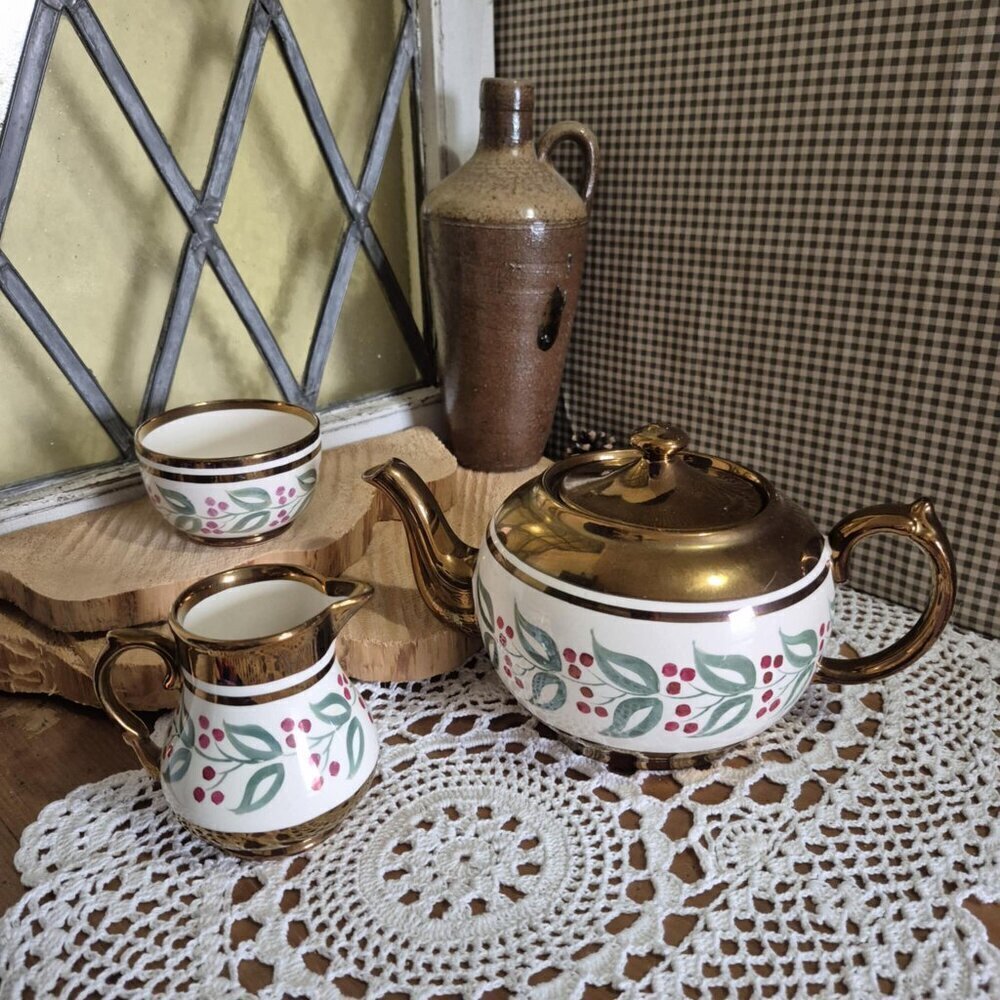Gather Rings 🍄🧚‍♂️ Vintage WADE 3-Piece Porcelain Tea Set Berry Pattern - Picture 3 of 16